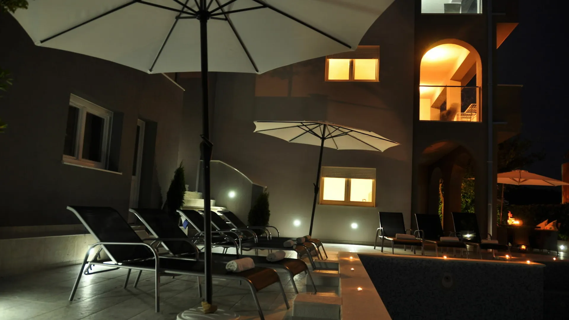 Luxury Apartments Bonaria 트로기르
